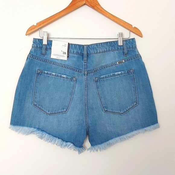 NWT KanCan Shana High Rise Distressed Med Wash Denim Shorts Size 9/28 - Picture 5 of 9